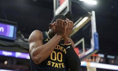 半岛体育官网-勇士陷入困境，突破困境的关键在于全队配合的简单介绍