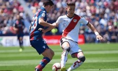 半岛体育平台-里昂不敌雷恩，欧联杯席位岌岌可危的简单介绍