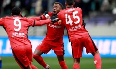 半岛体育官方登录入口-上港主场击败大连绝杀夺下三分