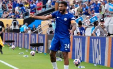 半岛体育直播-切尔西主场惨败曼联，蓝军进攻乏力难挽败局