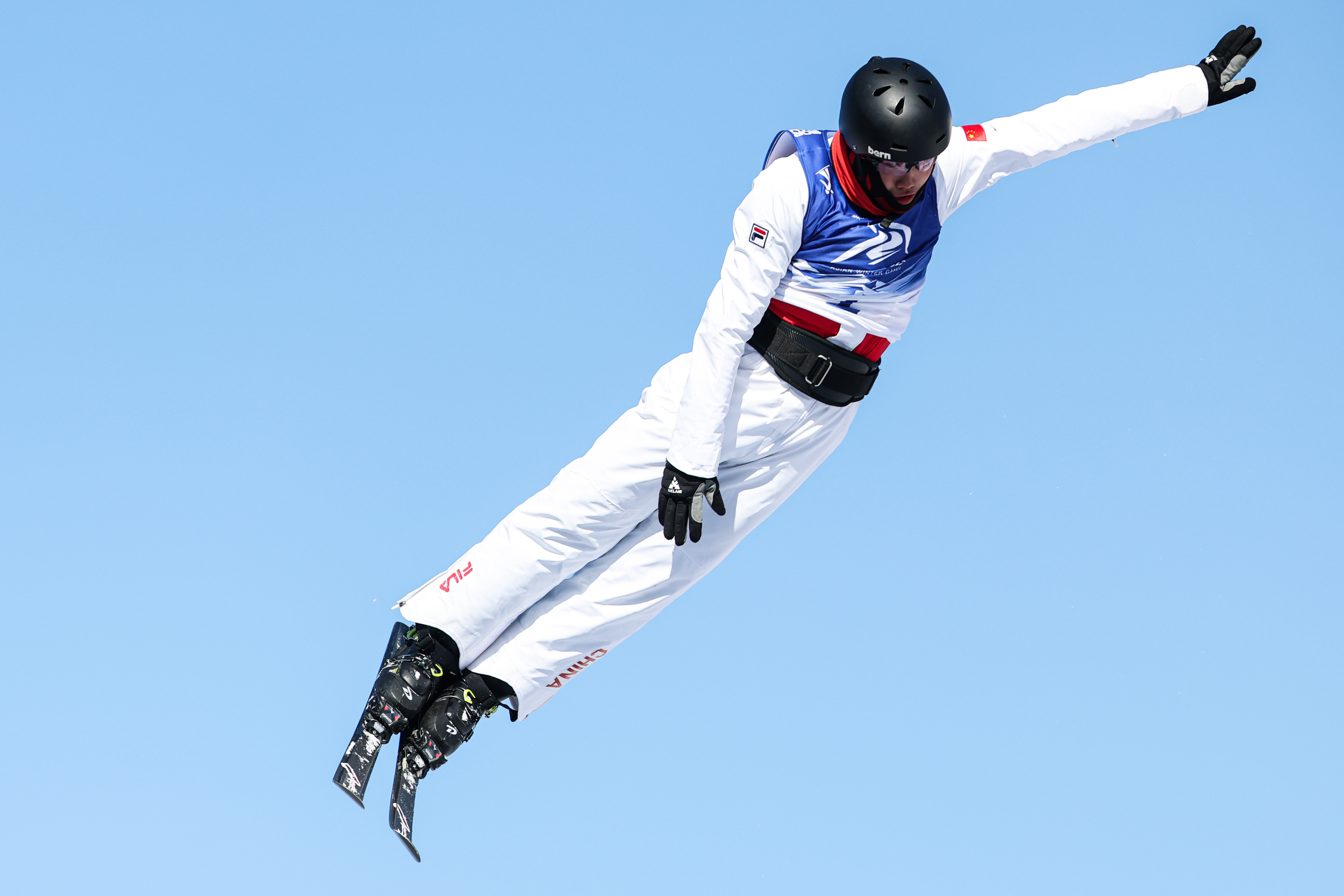 日本运动员在滑雪项目中发挥出色 日本运动员在滑雪项目中发挥出色