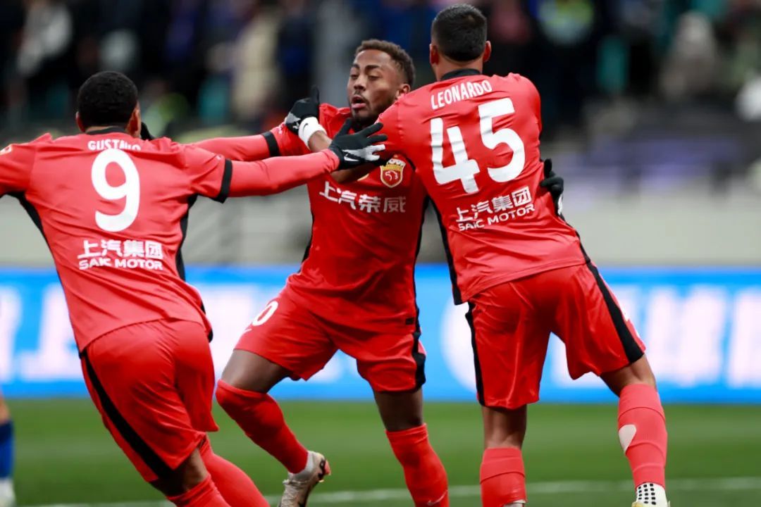 上港主场击败大连绝杀夺下三分 上港主场击败大连绝杀夺下三分