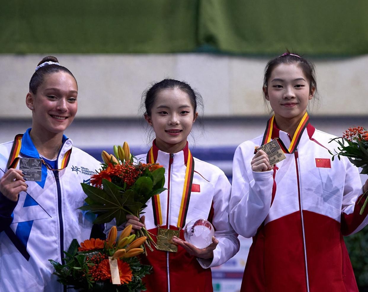 体操赛场上神技惊艳全场，中国选手硬是夺金的简单介绍