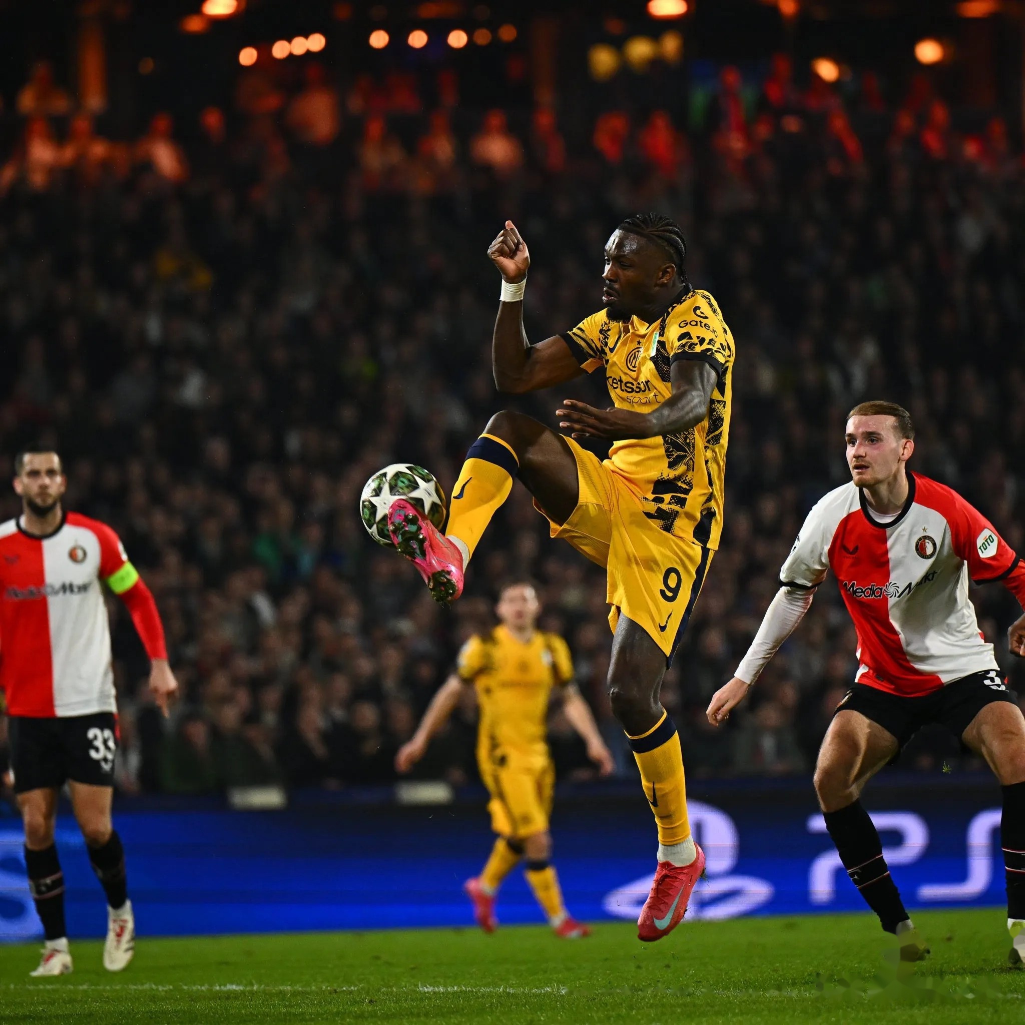 国际米兰客场胜利,稳固领先优势 国际米兰客场胜利,稳固领先优势