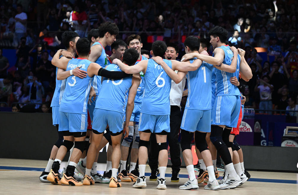 包含亚洲联赛精彩集锦呈现，强队连胜勇夺冠军的词条