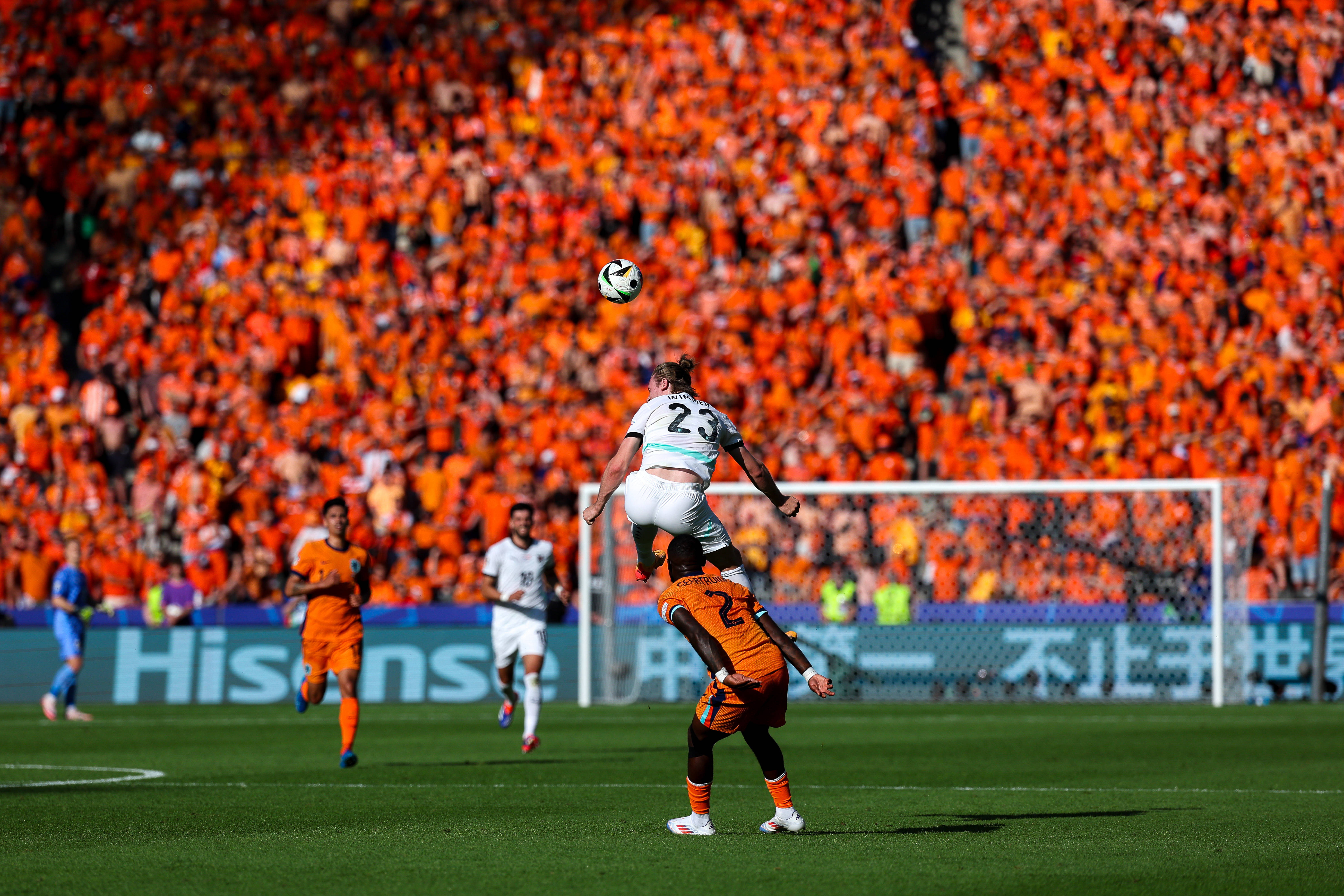 包含眼花缭乱！欧洲杯预选赛一波三折的词条