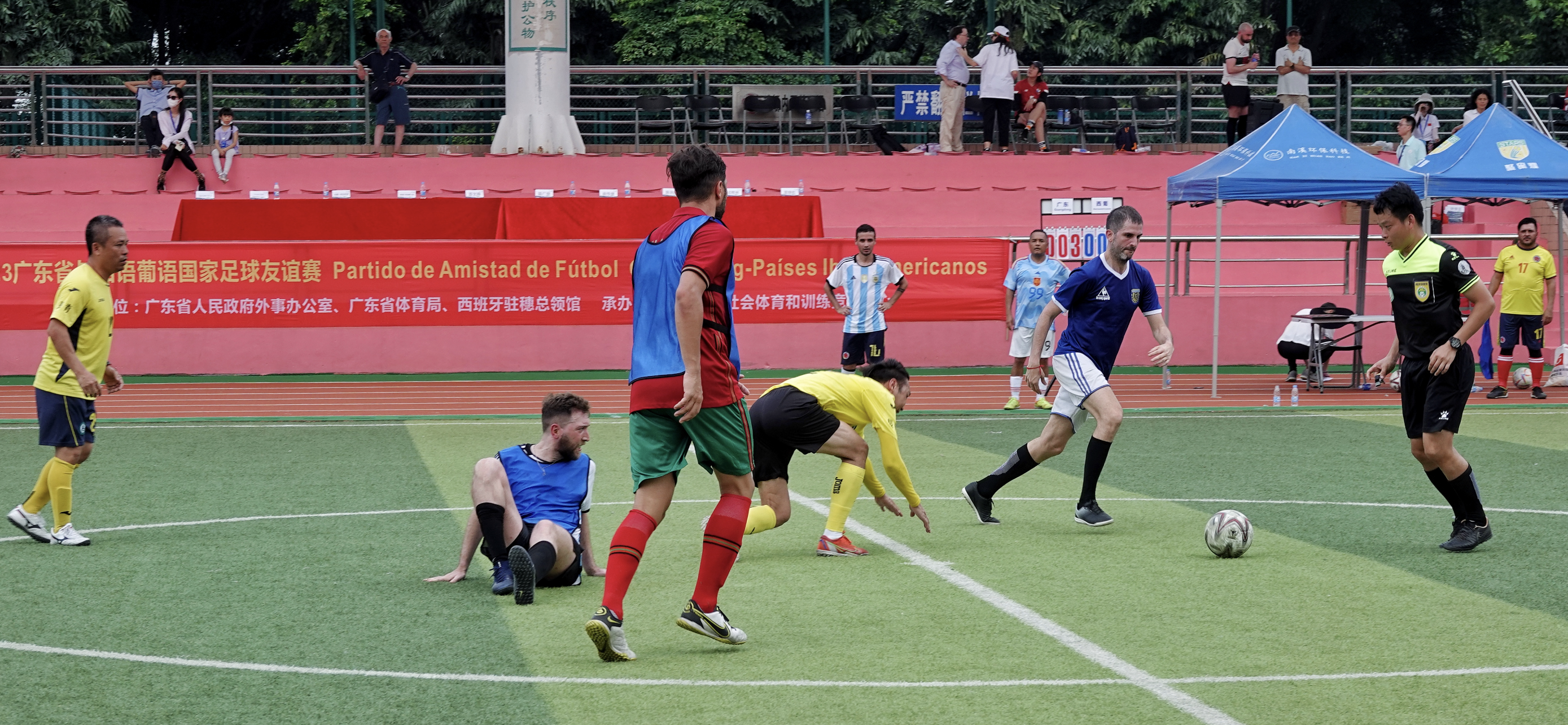 关于迎战挑战!国际足球赛场上的士气高昂的信息 关于迎战挑战!国际足球赛场上的士气高昂的信息