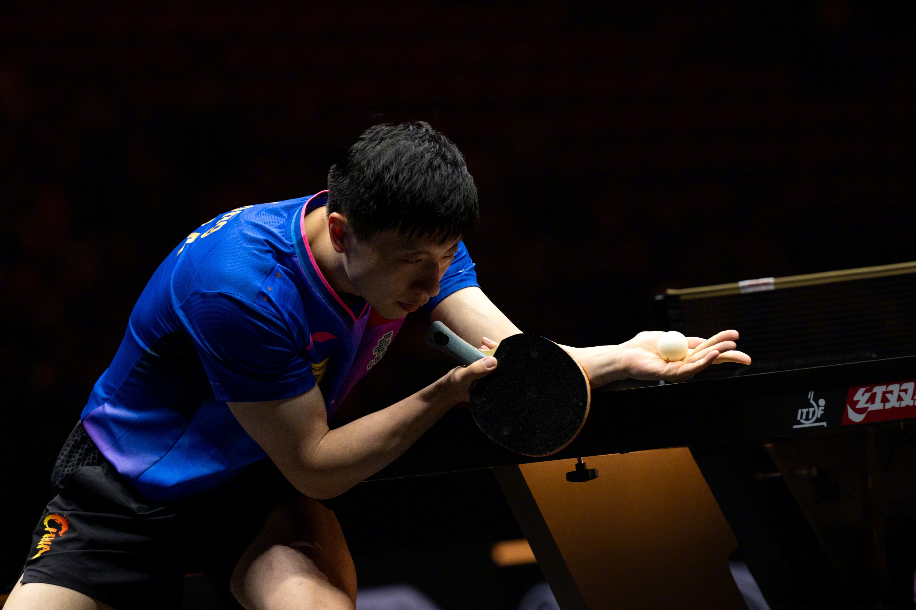 乒乓球巨星马龙连夜征战进次轮的简单介绍 乒乓球巨星马龙连夜征战进次轮的简单介绍