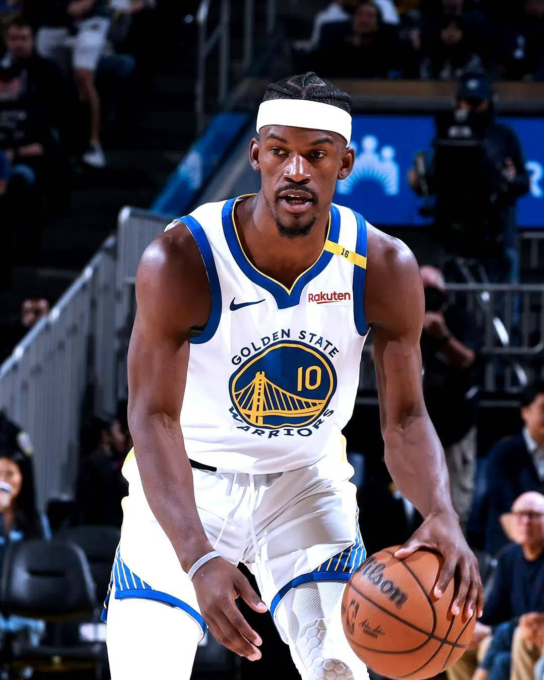 灰熊队球员连发进攻,全力保持领先 灰熊队球员连发进攻,全力保持领先