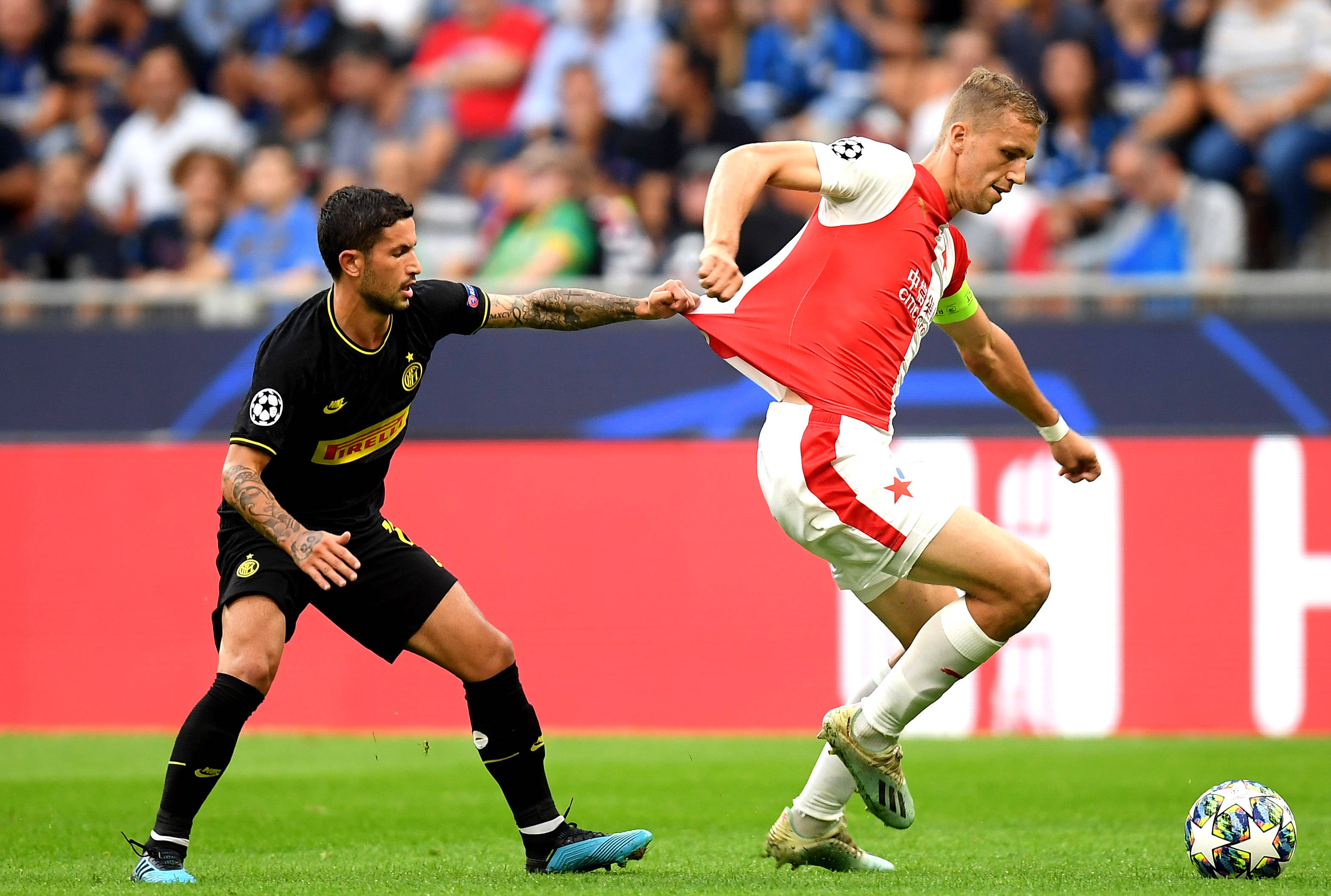 里尔客场逆转,成功击败对手取得胜利 里尔客场逆转,成功击败对手取得胜利