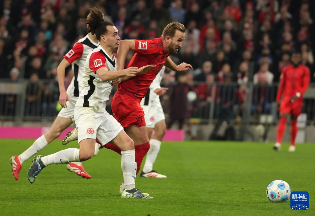 包含法兰克福主场战胜拜仁慕尼黑，取得大胜的词条