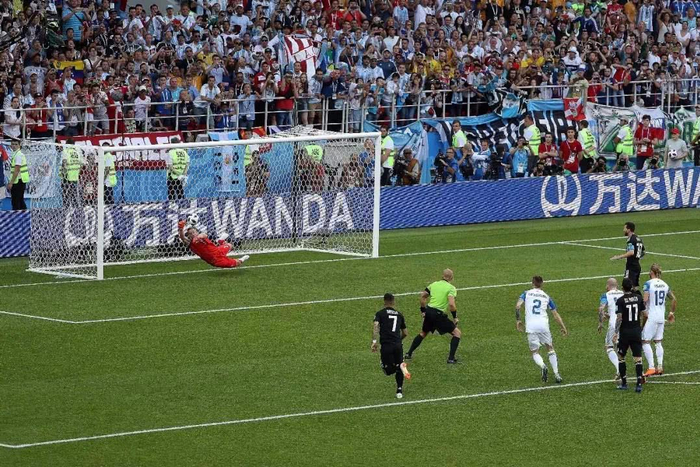 关于冰岛队主力受伤难挡，客场防线崩溃遭遇惨败的信息