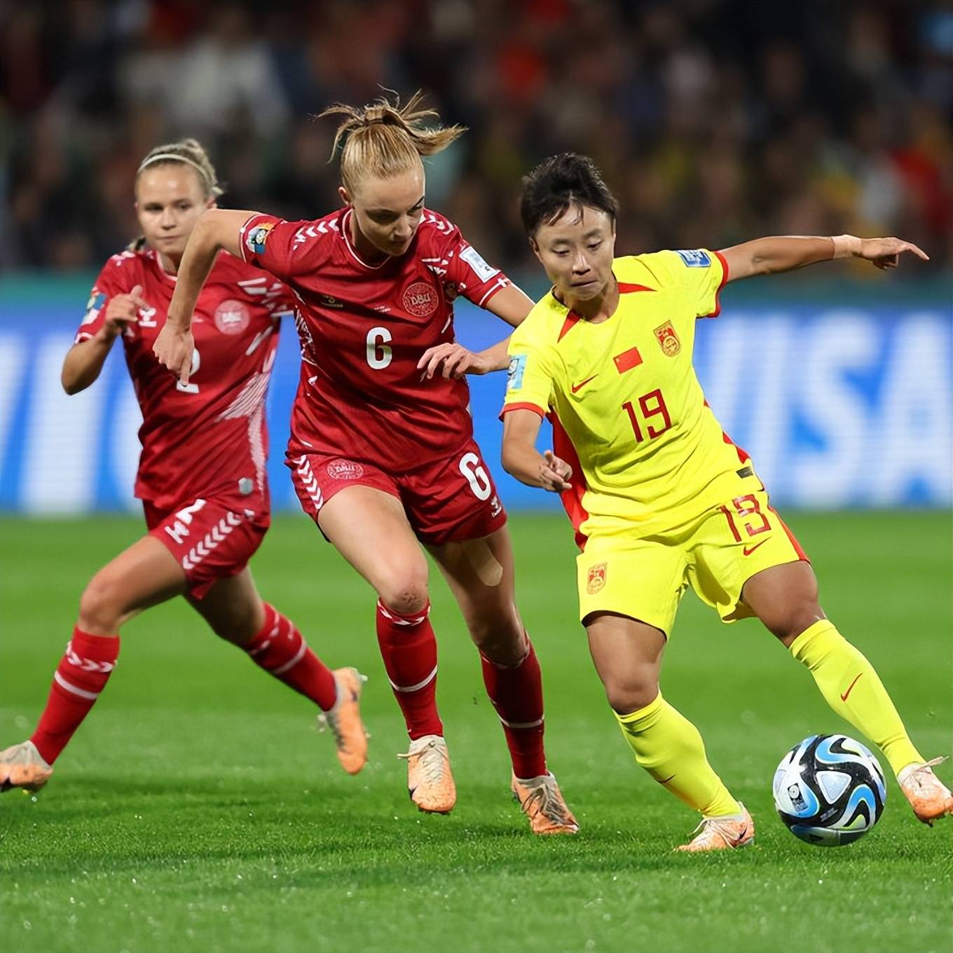 中国女足队员信心满满,展现出强大实力 中国女足队员信心满满,展现出强大实力