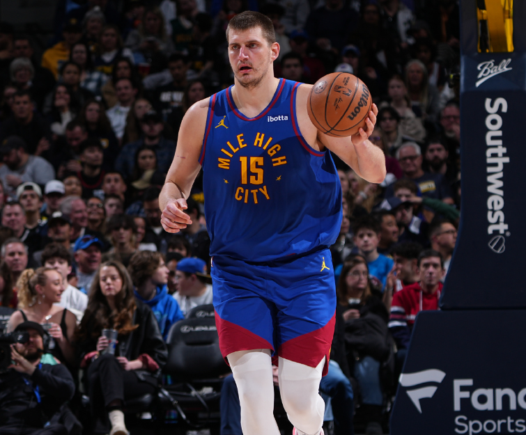 小牛遭快船逆转,唐西奇表现出色 小牛遭快船逆转,唐西奇表现出色