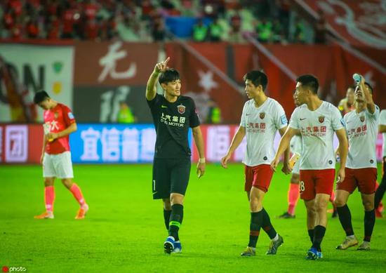 斗志昂扬：恒大坚守客场争胜心无旁骛