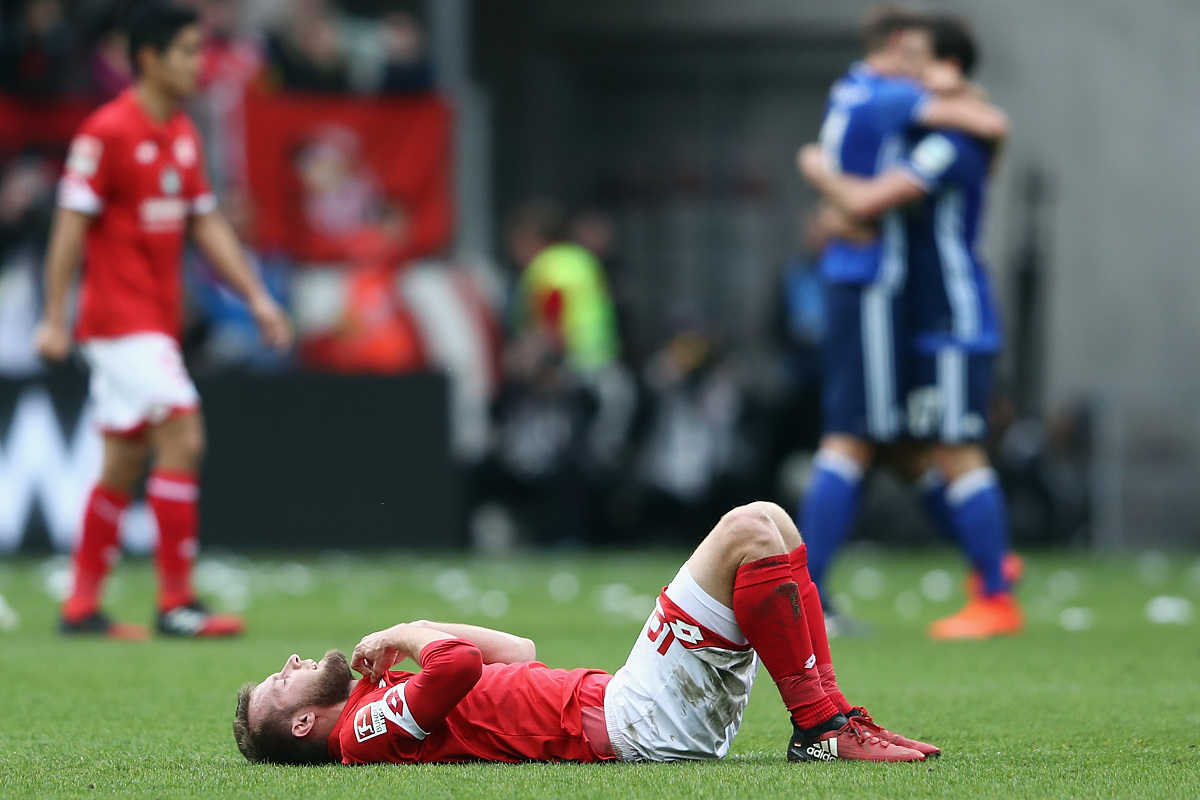 包含青年球员备战世界锦标赛，压力重重的词条