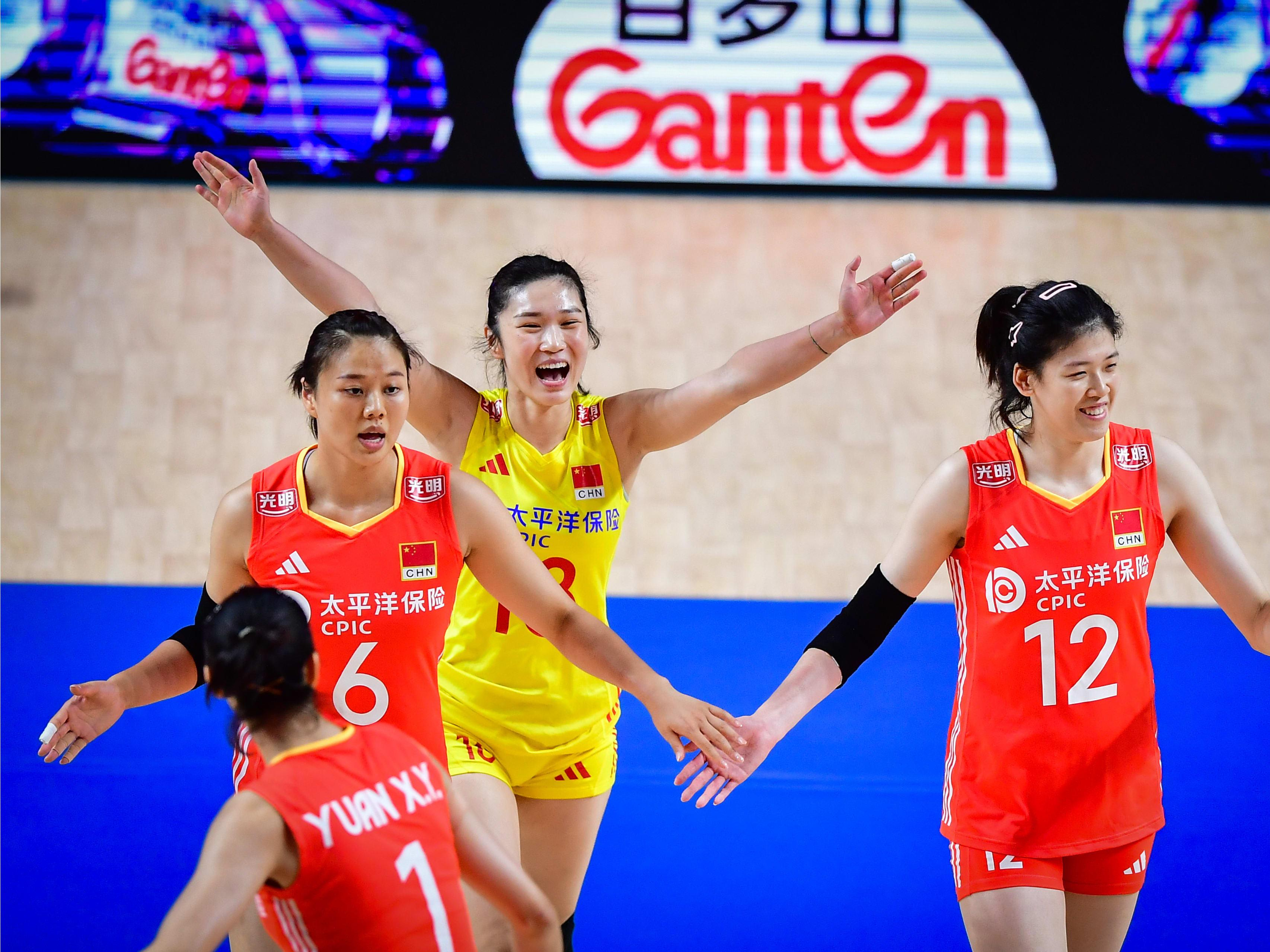 女排实力碾压对手，三局大胜轻松晋级