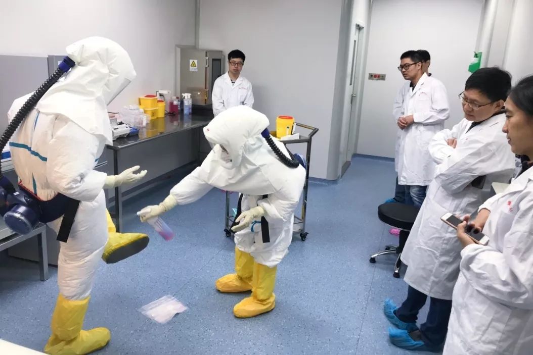 坚守防线取胜,精彩防守赢得掌声 坚守防线取胜,精彩防守赢得掌声